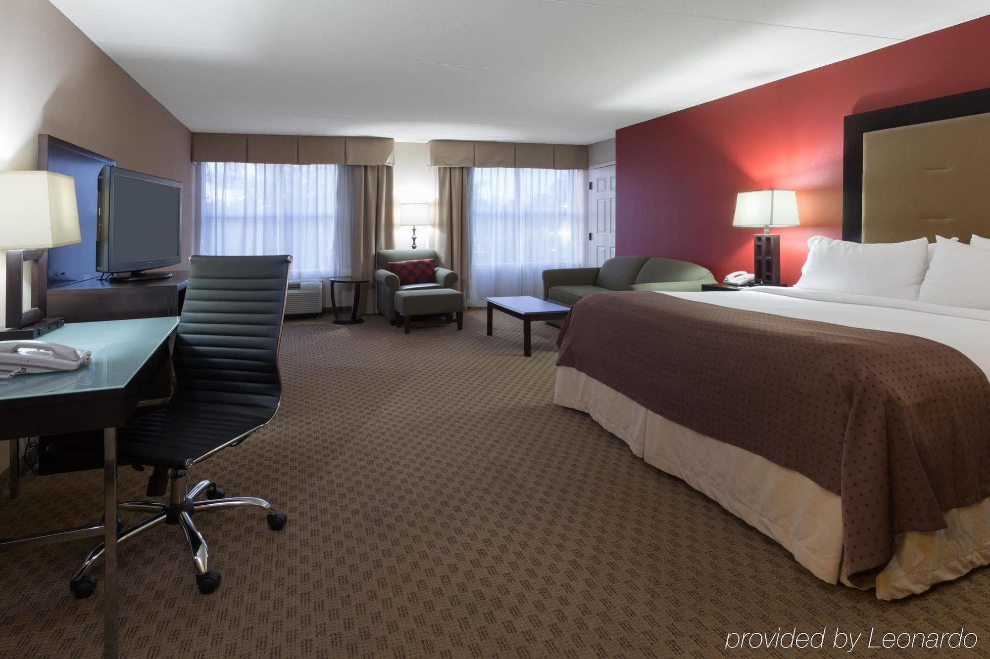 - Area By Ihg 3* Ferry Pass