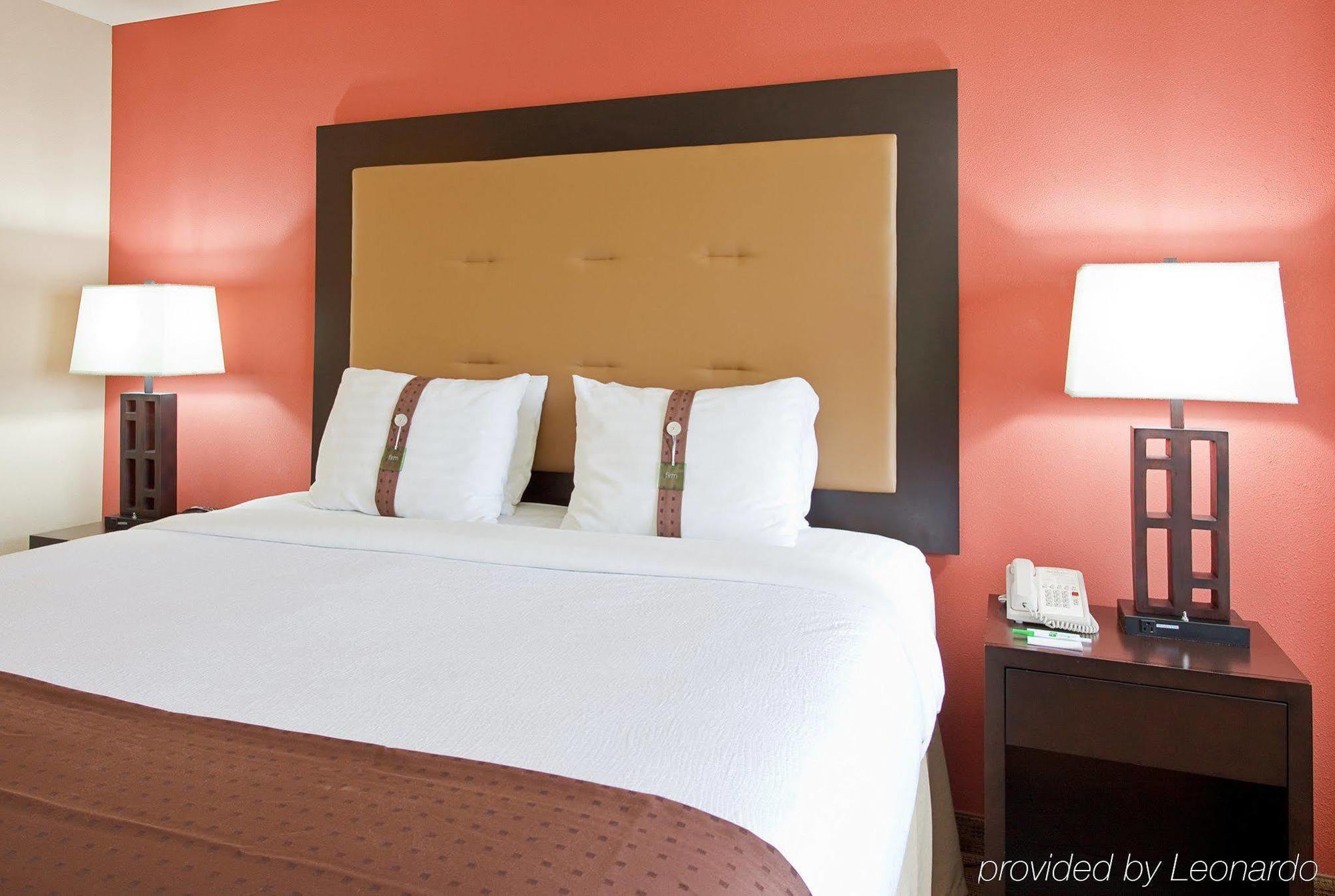 - Area By Ihg 3* Ferry Pass